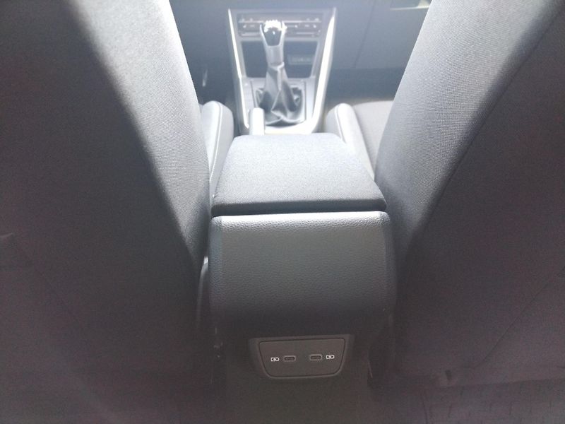 Volkswagen Taigo 1,0 TSI - fotka 23 z 29