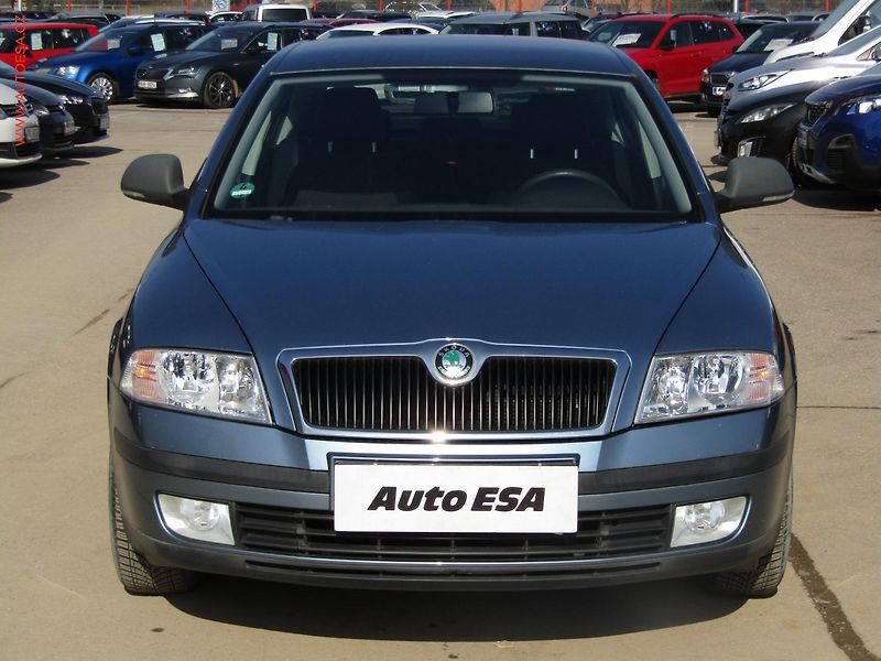 Škoda Octavia (2012) 1.6 MPi, Tour, AC - fotka 2 z 14