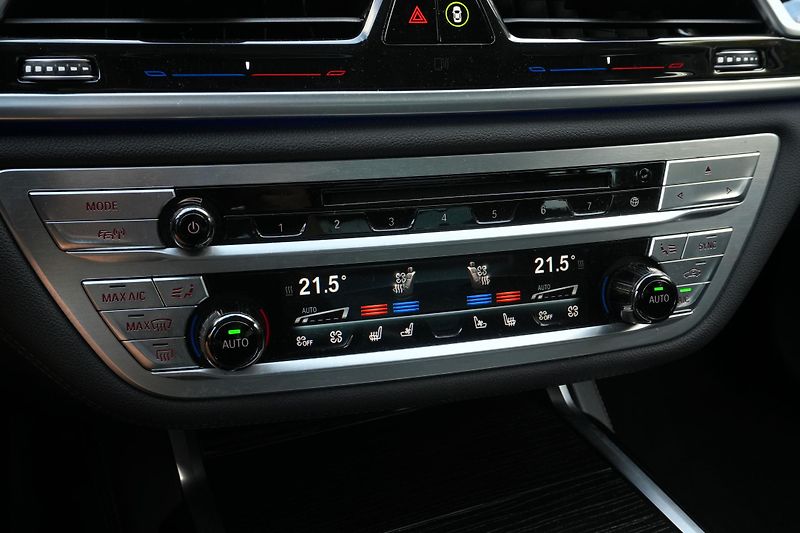 BMW Řada 7 740d xDrive, Laser, Ventilace - fotka 16 z 42