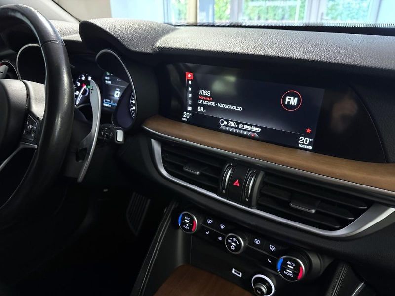 Alfa Romeo Stelvio (2017) 2.0T 280k AT8 ZF Q4 4x4 First - fotka 9 z 17
