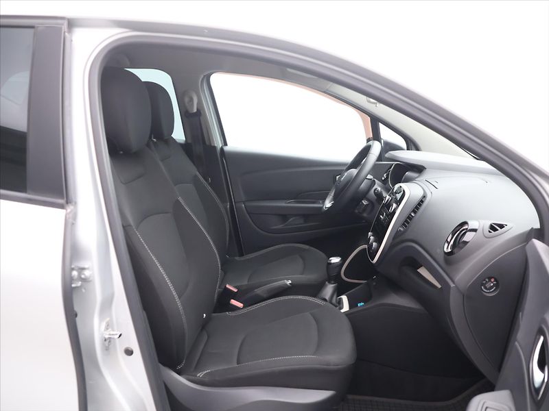 Renault Captur 0,9 TCe 66KW 1.Maj CZ Servis - fotka 12 z 26