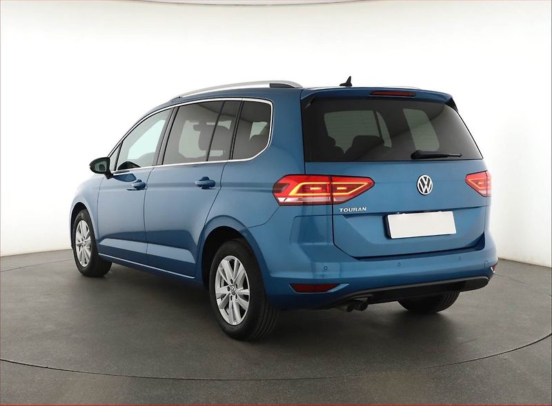 Volkswagen Touran (2020) Highline 2.0 TDI - fotka 4 z 15