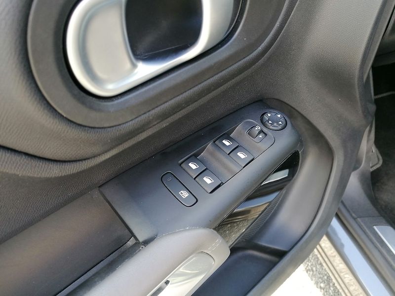 Citroën C5 Aircross (2021) 1.5 BlueHDi A/T Full LED,Masáž - fotka 27 z 33