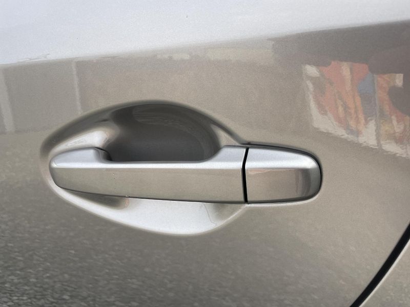 Toyota Auris 1.8i 16v HYBRID AUT NAVI CAM!! - fotka 25 z 166