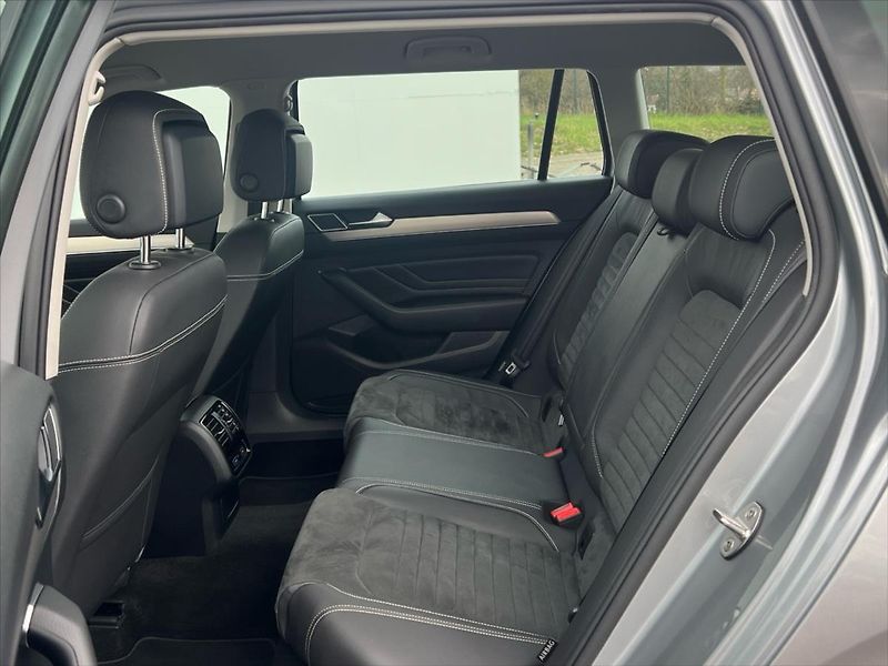 Volkswagen Passat Variant 2,0 TDi 110 kW 7DSG ELEGANCE - fotka 13 z 26