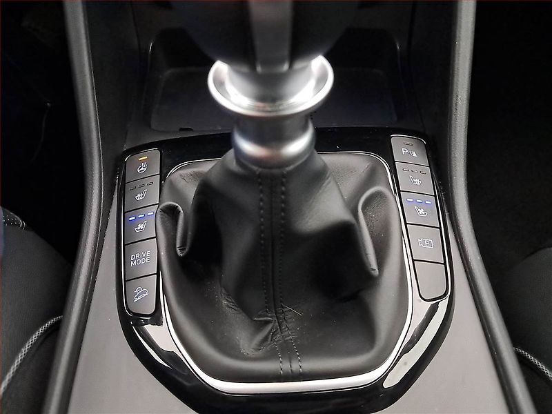 Hyundai Tucson (2021) 1.6 T-GDI 48V MHEV - fotka 17 z 23