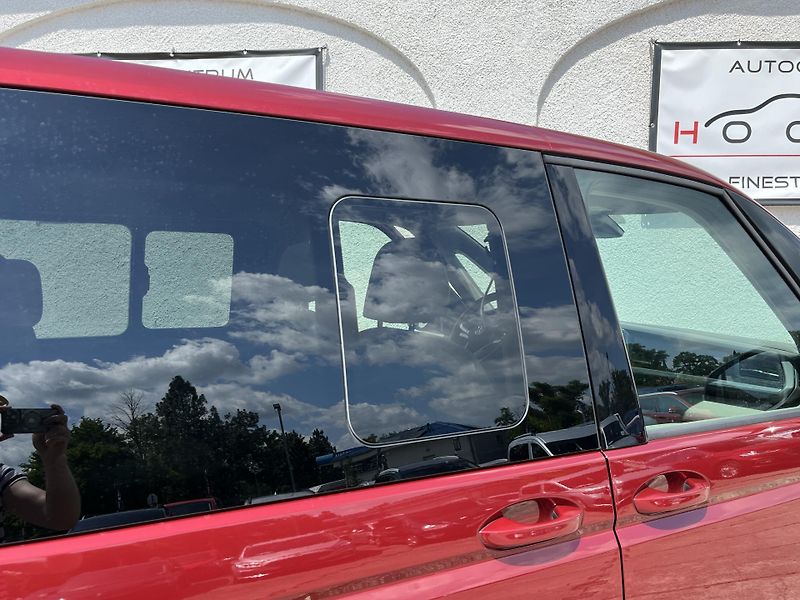Volkswagen Multivan (2023) T7 LONG*MATRIX*PANORMA*TAŽNÉ*Z - fotka 17 z 49