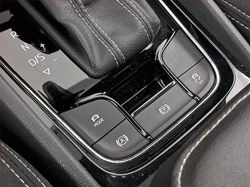 Škoda Karoq (2025) 2.0 TDI, Sportline, Navigace - fotka 19 z 23