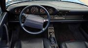 Sraz automobilů Porsche 911, parkoviště u obchodního centra Arkády 18. dubna.