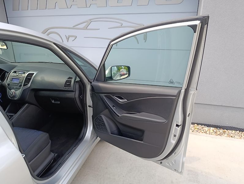 Hyundai ix20 1.4CVVT 66kW ČR 1.MAJITEL DPH - fotka 28 z 30