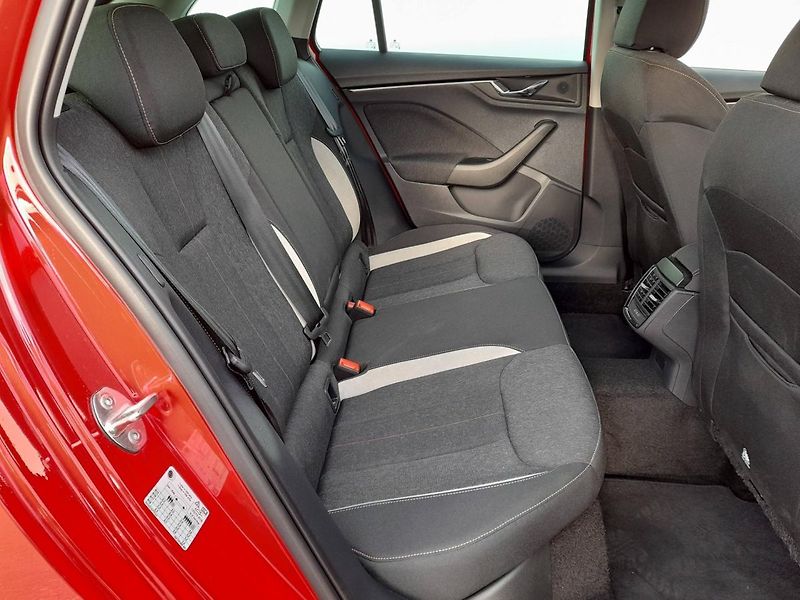 Škoda Scala First Edition 1.0 TSI 85kW 6MP - fotka 19 z 20