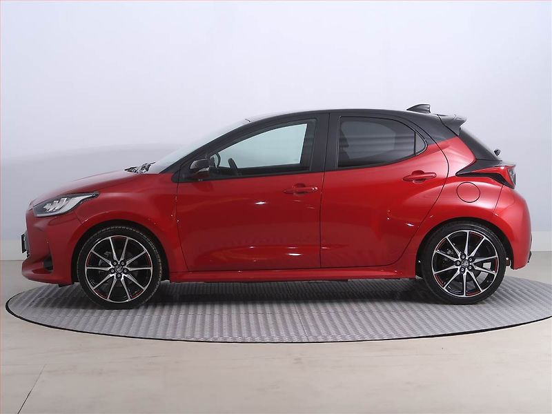Toyota Yaris (2023) GR Sport 1.5 VVT-i Hybrid - fotka 3 z 22