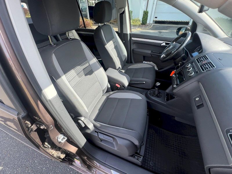 Volkswagen Touran (2013) Comfortline 1.4 TSI 103 kW 6°m - fotka 20 z 30