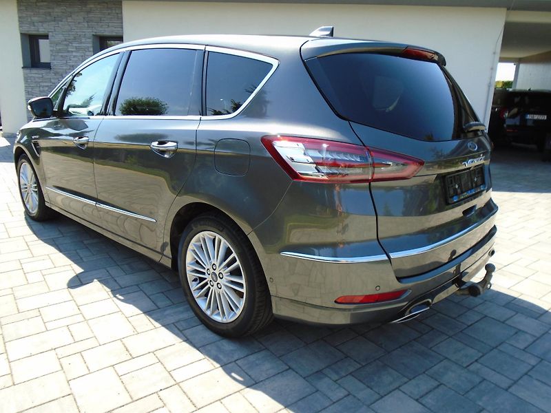 Ford S-MAX 2.0 EcoBlue 140kW 8AT Vignale - fotka 3 z 49
