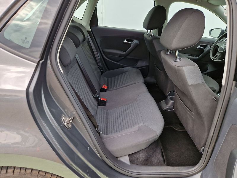 Volkswagen Polo Comfortline 1.4 - fotka 26 z 34