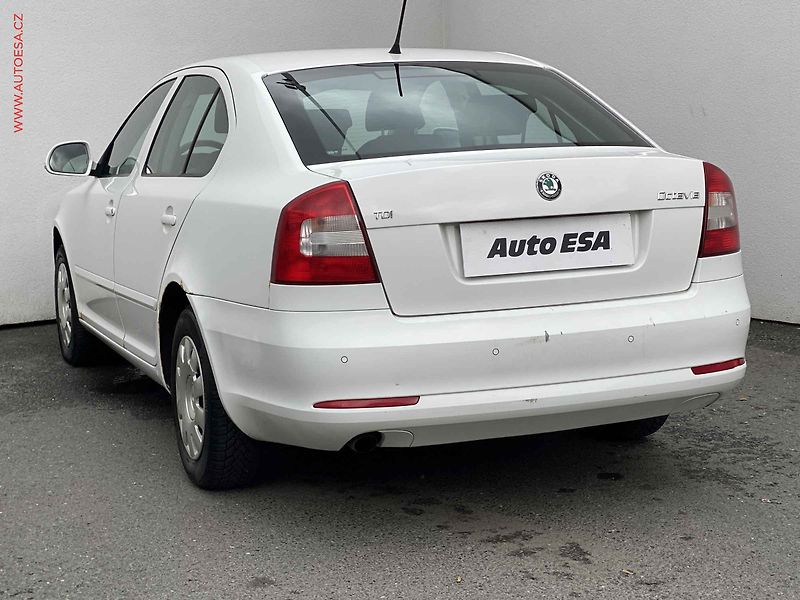 Škoda Octavia (2011) 1.6 TDi, ČR, Elegance - fotka 6 z 15
