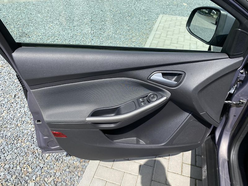 Ford Focus 1.6i 77kW - KLIMA - 118 000KM - fotka 12 z 39