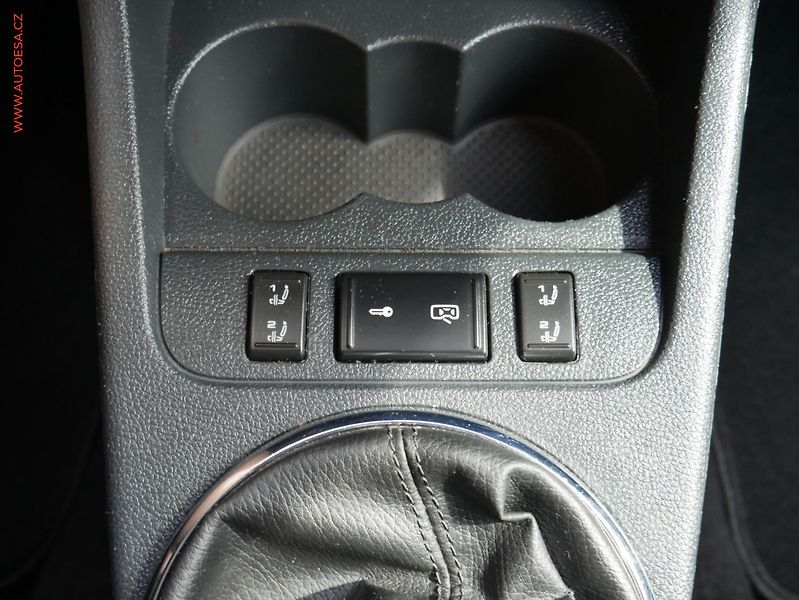 Škoda Fabia (2014) 1.6 TDi, Ambiente, TZ - fotka 18 z 19