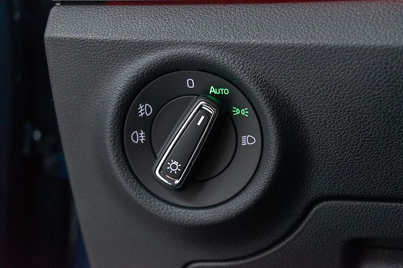 Škoda Kamiq 1.5TSI DSG*STYLE*ACC*KAMERA*ČR - fotka 16 z 42