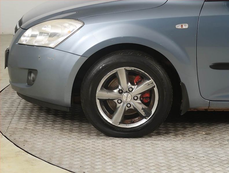 Kia Ceed (2009) 1.6 CRDi, po STK, Tažné - fotka 14 z 16