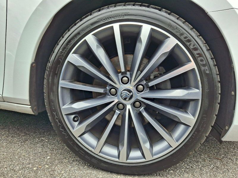 Škoda Superb (2021) Combi L&K DSG 4x4 2,0TDi 147kW - fotka 34 z 35