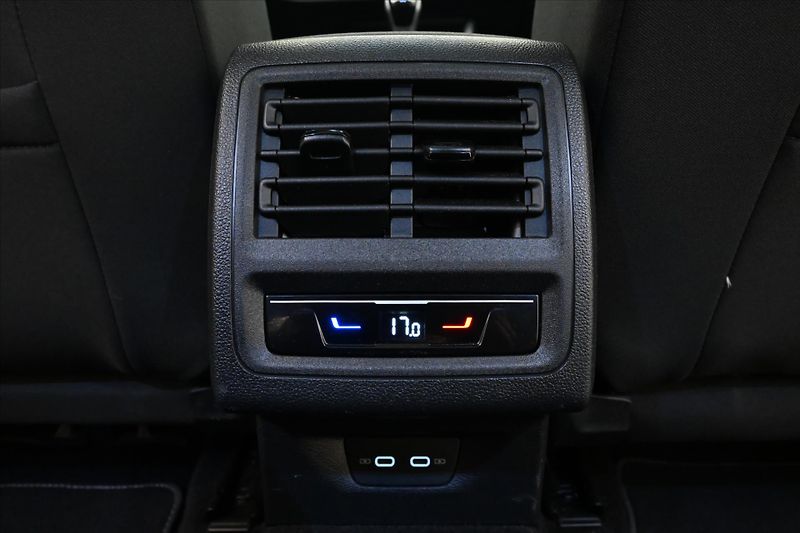 Volkswagen Golf 2,0 TDI 110 kW Life Záruka až - fotka 22 z 32