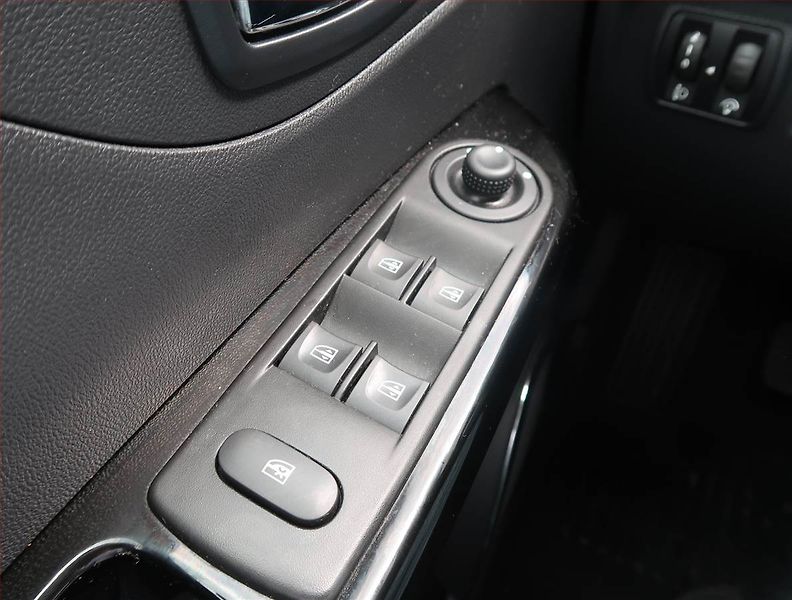 Renault Captur (2017) 1.2 TCe, Tempomat - fotka 13 z 13