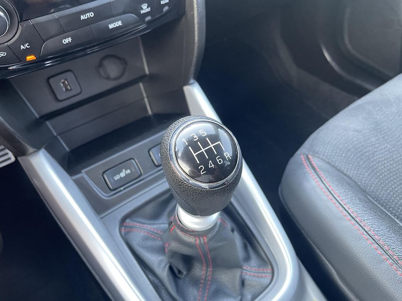 Suzuki Vitara (2017) 1.4 BoosterJet 103 kW - fotka 27 z 31