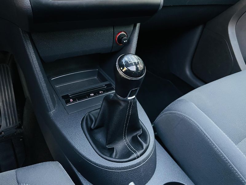 Volkswagen Touran 2.0TD MAN 7MÍST SERVISKA TAŽNÉ - fotka 37 z 48