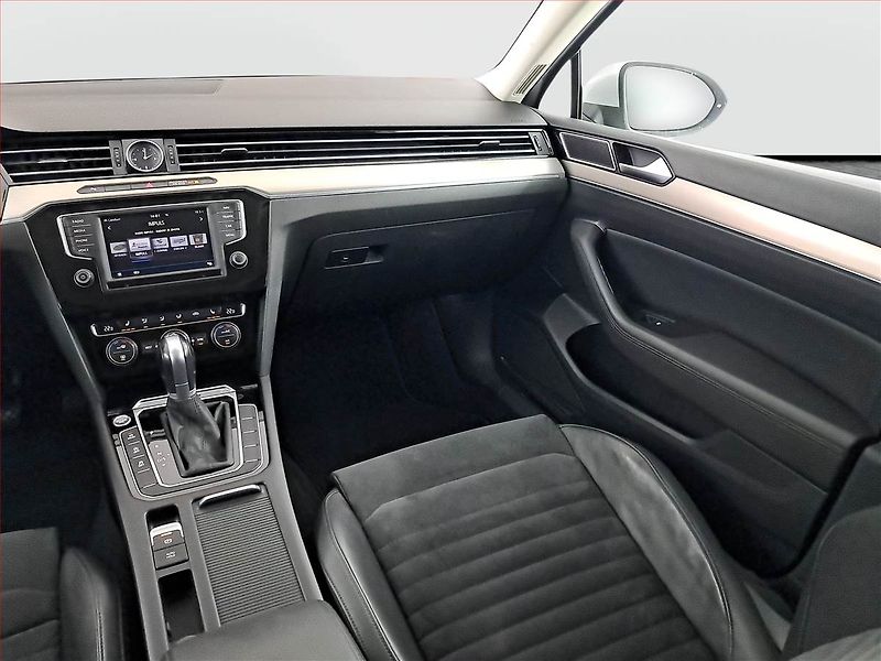 Volkswagen Passat (2017) Highline 2.0 BiTDI, 4X4 - fotka 8 z 19