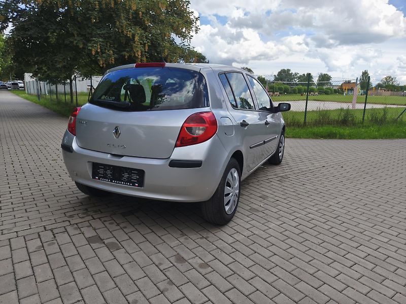Renault Clio 1.2 confort- nové rozvody - fotka 9 z 23