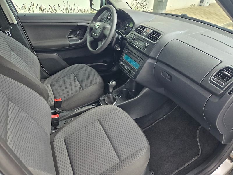 Škoda Fabia (2010) 1.2 TSI Serviska - fotka 19 z 39