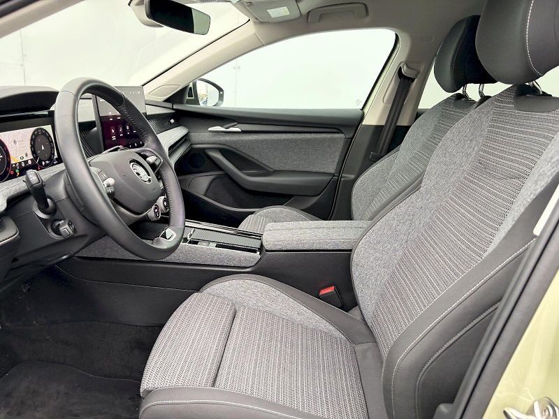 Škoda Superb (2024) Combi DSG 2.0 TDI / 110 kW / S - fotka 9 z 34