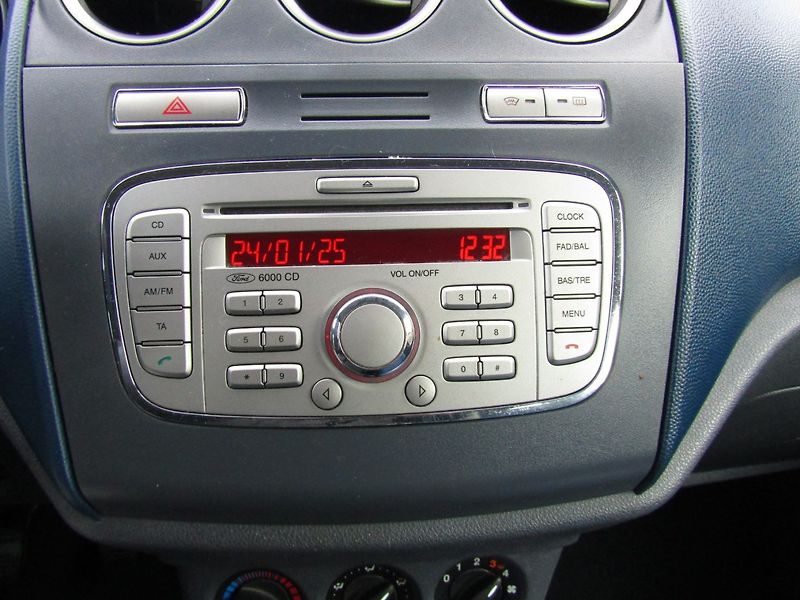 Ford Tourneo Connect (2010) 1.8 TDCi 81kW BEZ DPF - fotka 31 z 34