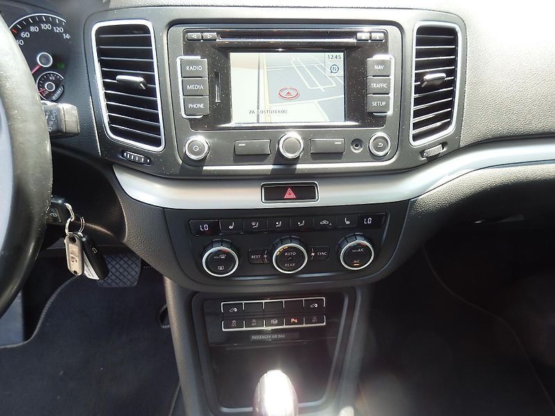 Volkswagen Sharan 2.0 TDI 103kW DSG, DIGI. KLIMA - fotka 21 z 38