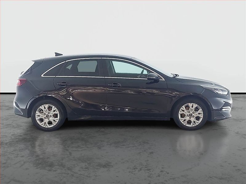 Kia Ceed (2022) 1.0 T-GDI, Serv.kniha - fotka 6 z 18