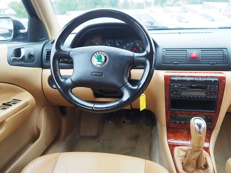 Škoda Octavia (2002) 1.9 TDI, 81 kW, Laurin&Klement - fotka 16 z 28