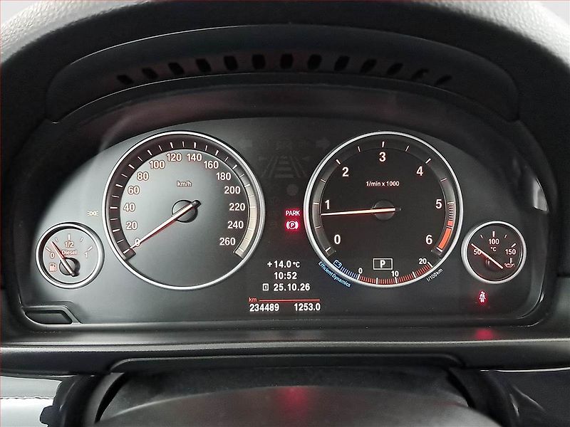 BMW Řada 5 (2012) 525d, Automat, Navi, Xenony - fotka 11 z 26