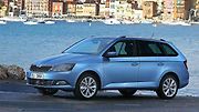 5. Škoda Fabia Combi. Uprostřed žebříčku se pyšní praktičtější Fabie s kufrem o objemu 530 litrů. Malé kombi je k mání s litrovým tříválcem a základní výbavou už od 271 900 Kč. Silnější motorizace se bohužel nachází až daleko za hranicí 300 tisíc korun.