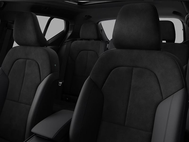 Volvo XC40 (2026) B4 ULTRA BLACK EDITION - fotka 15 z 16
