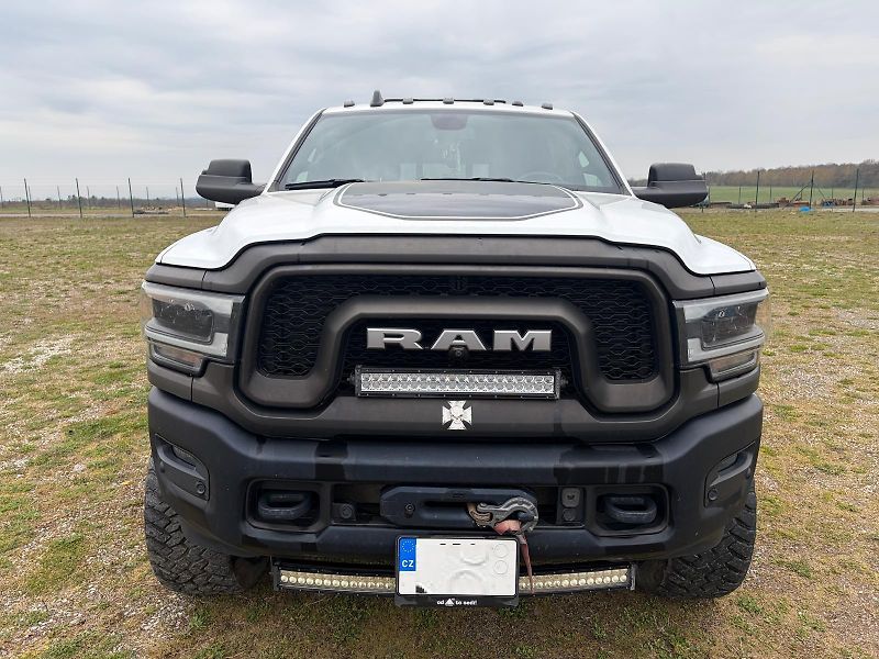 Dodge RAM (2020) 2500 6,4 L HEMI LIFTED - fotka 8 z 48
