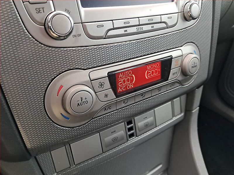 Ford Focus (2011) 1.6 TDCi, nová STK, Tažné - fotka 13 z 16