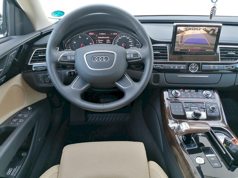Audi A8 (2010) 4,2 V8 Quattro TOP - fotka 12 z 25