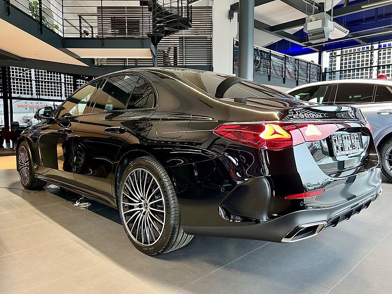Mercedes-Benz Třídy E (2025) 300 de 4MATIC s EQ Linie AMG - fotka 3 z 12