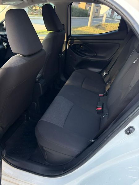 Toyota Yaris (2021) 1.5 hybrid 85kw - fotka 11 z 15