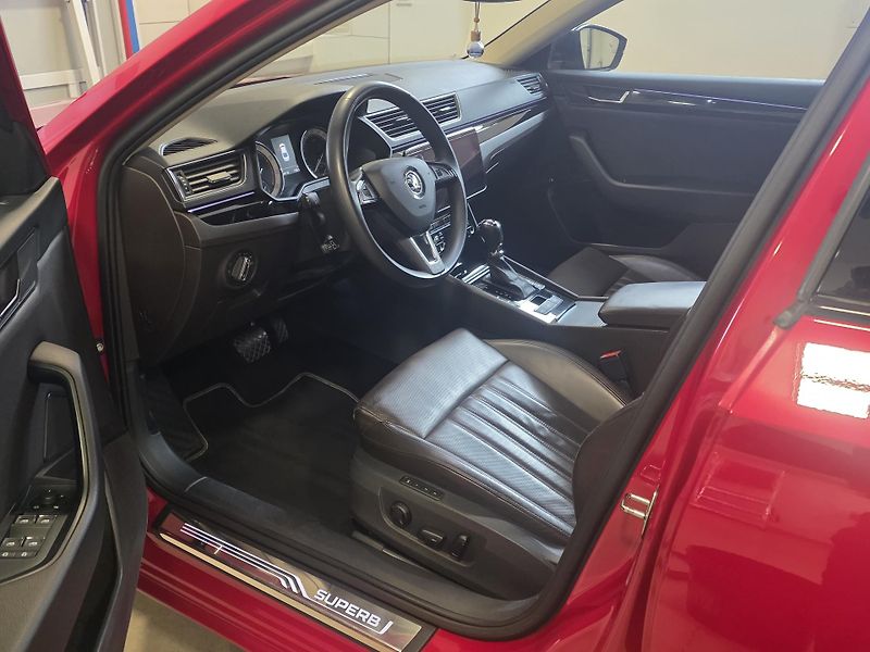 Škoda Superb (2018) L&K DSG | DCC | Odpočet - fotka 9 z 18