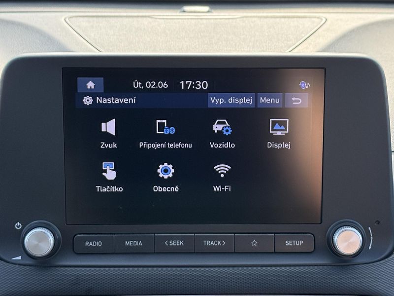 Hyundai Kona EV 42 kWh 100 kW Kamera SoH 95 - fotka 16 z 26