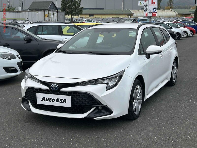 Toyota Corolla (2023) 1.8 i, 1.maj,ČR, Active, AT - fotka 3 z 19