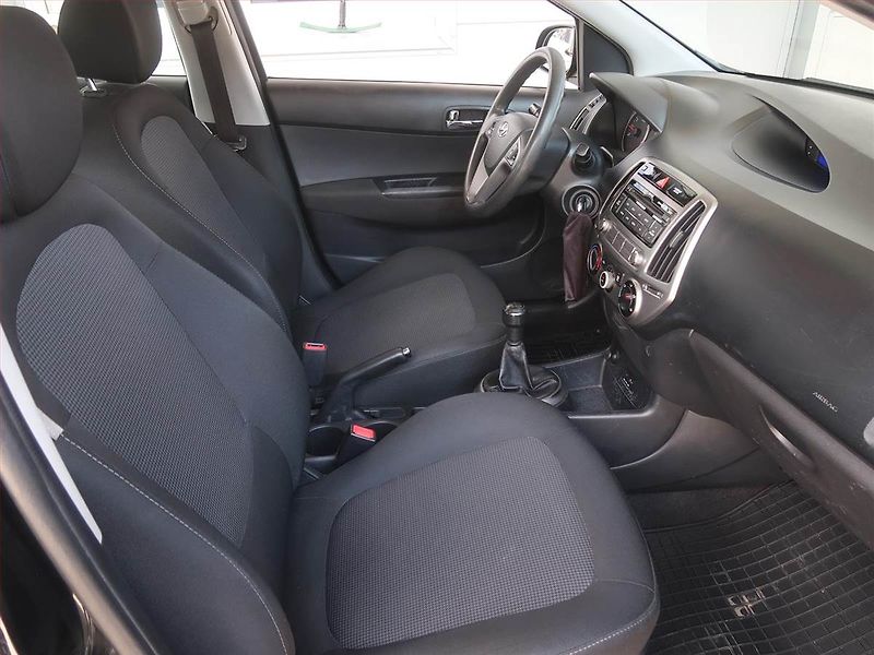 Hyundai i20 (2014) 1.2 - fotka 9 z 13