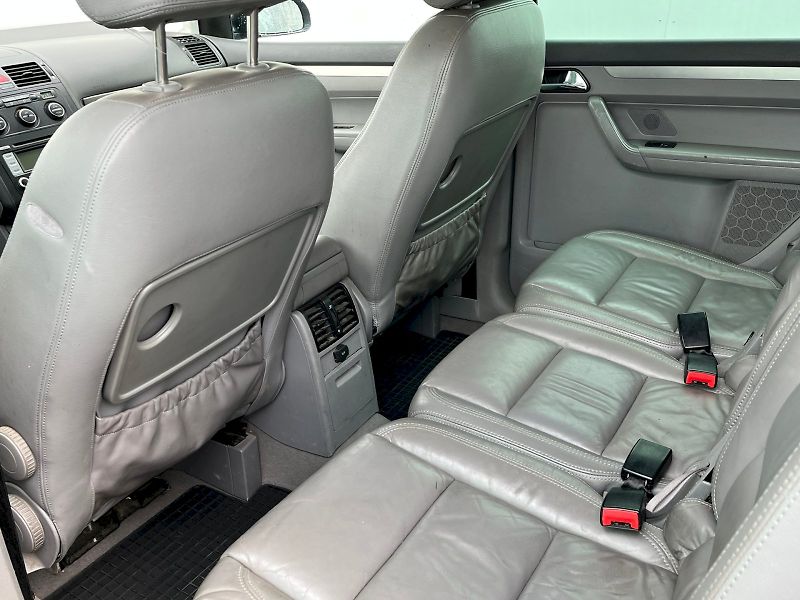 Volkswagen Touran (2004) 2.0 TDI 103 kW DSG Highline - fotka 8 z 23